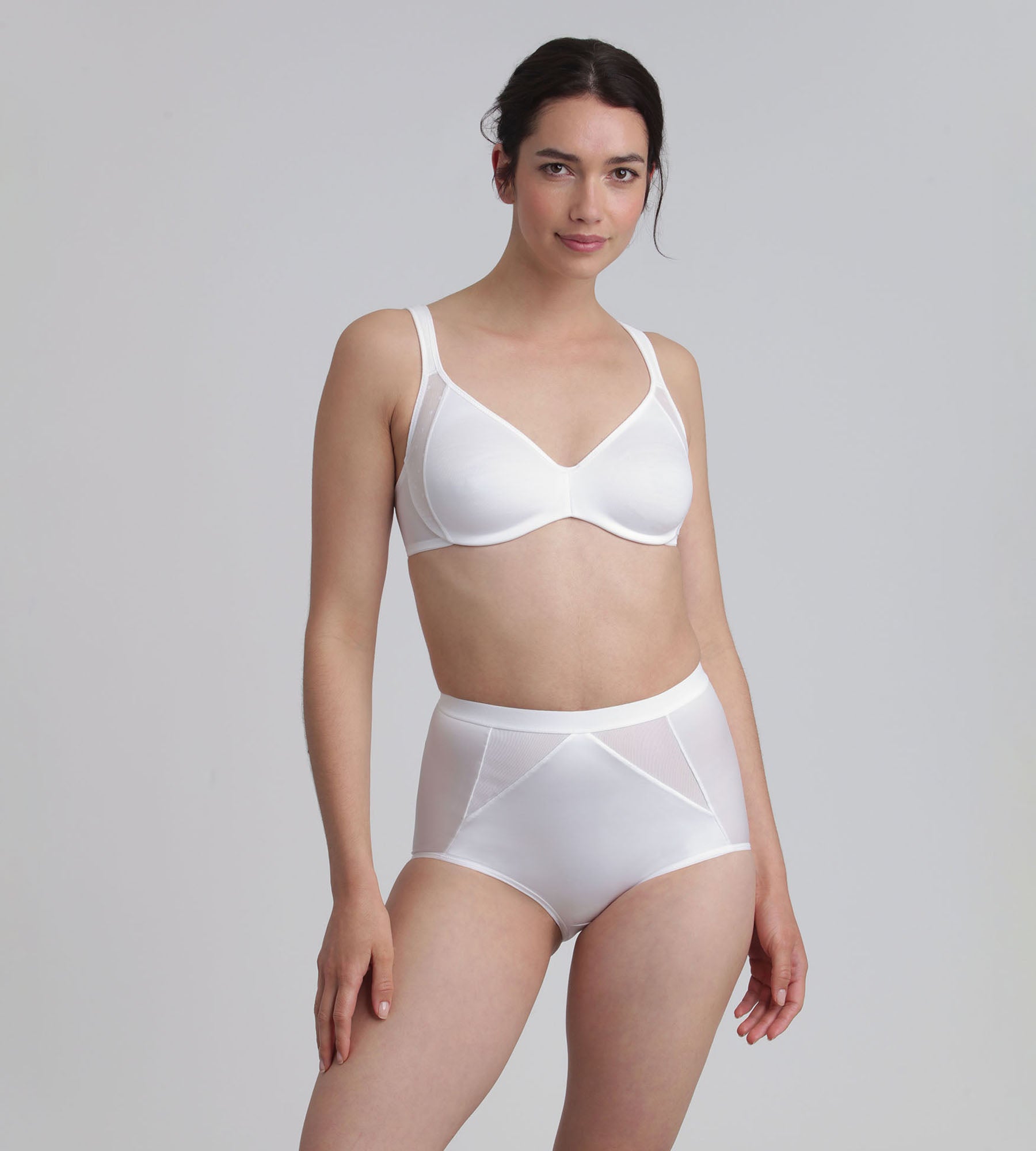 Playtex® Minimiser bra in white Expert in Silhouette