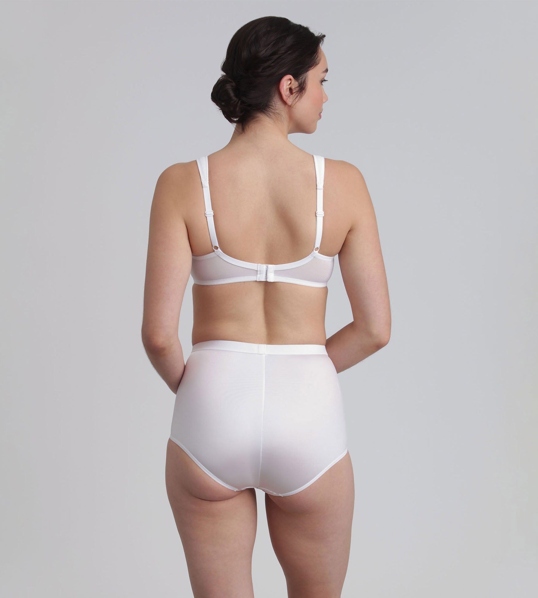 Playtex® Minimiser bra in white Expert in Silhouette