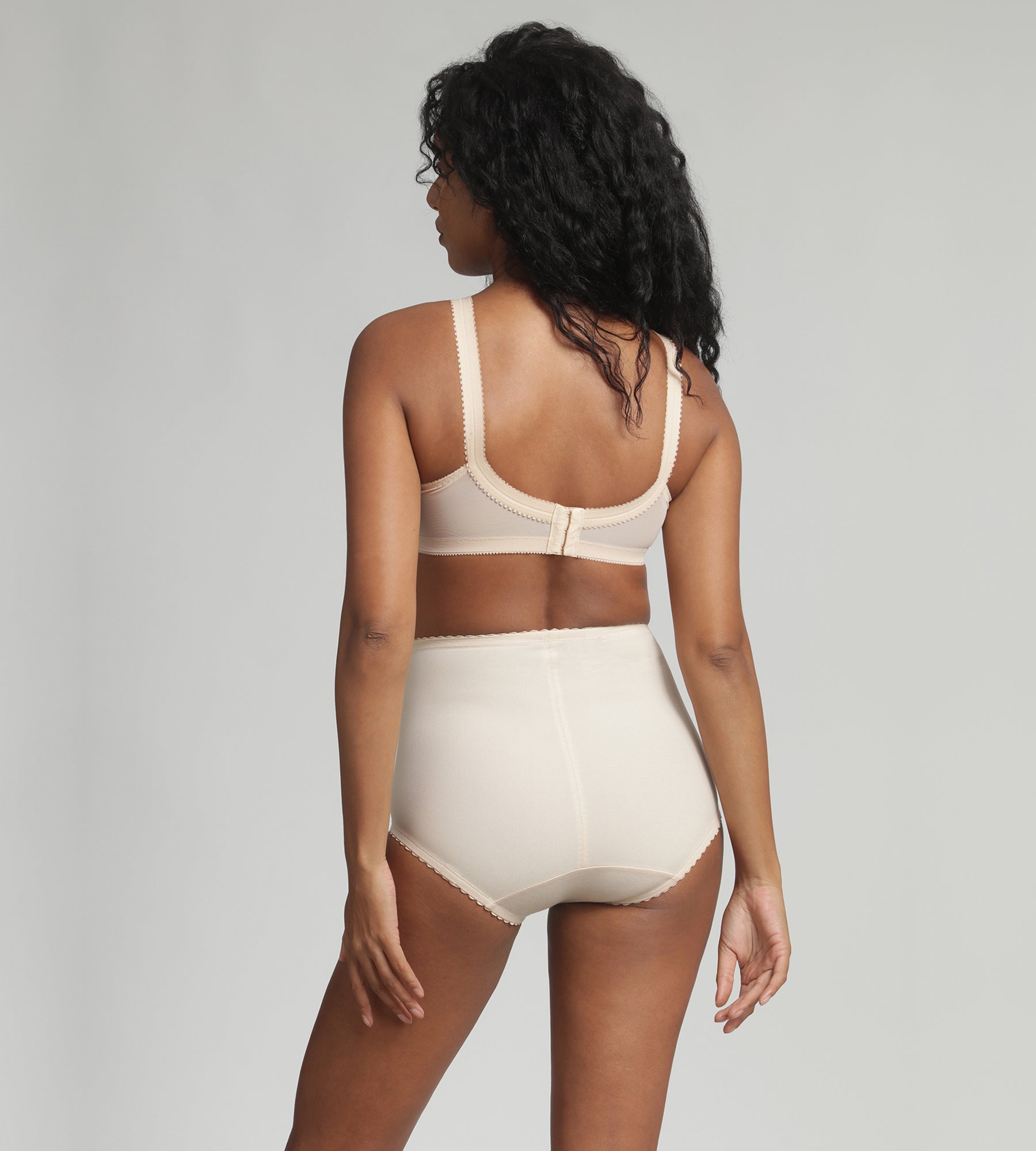 GAINE CORSET SERRE taille sous poitrine armature souple Taille : L FR42/44 EUR 15,00 - FR GAINE CORSET SERRE taille sous poitrine armature souple Taille : L FR42/44 EUR 15,00 - FR