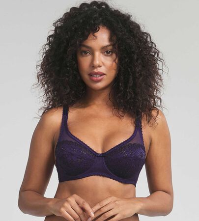 Underwire bra in satin effect fabric with lace. Lace trim. Adjustable