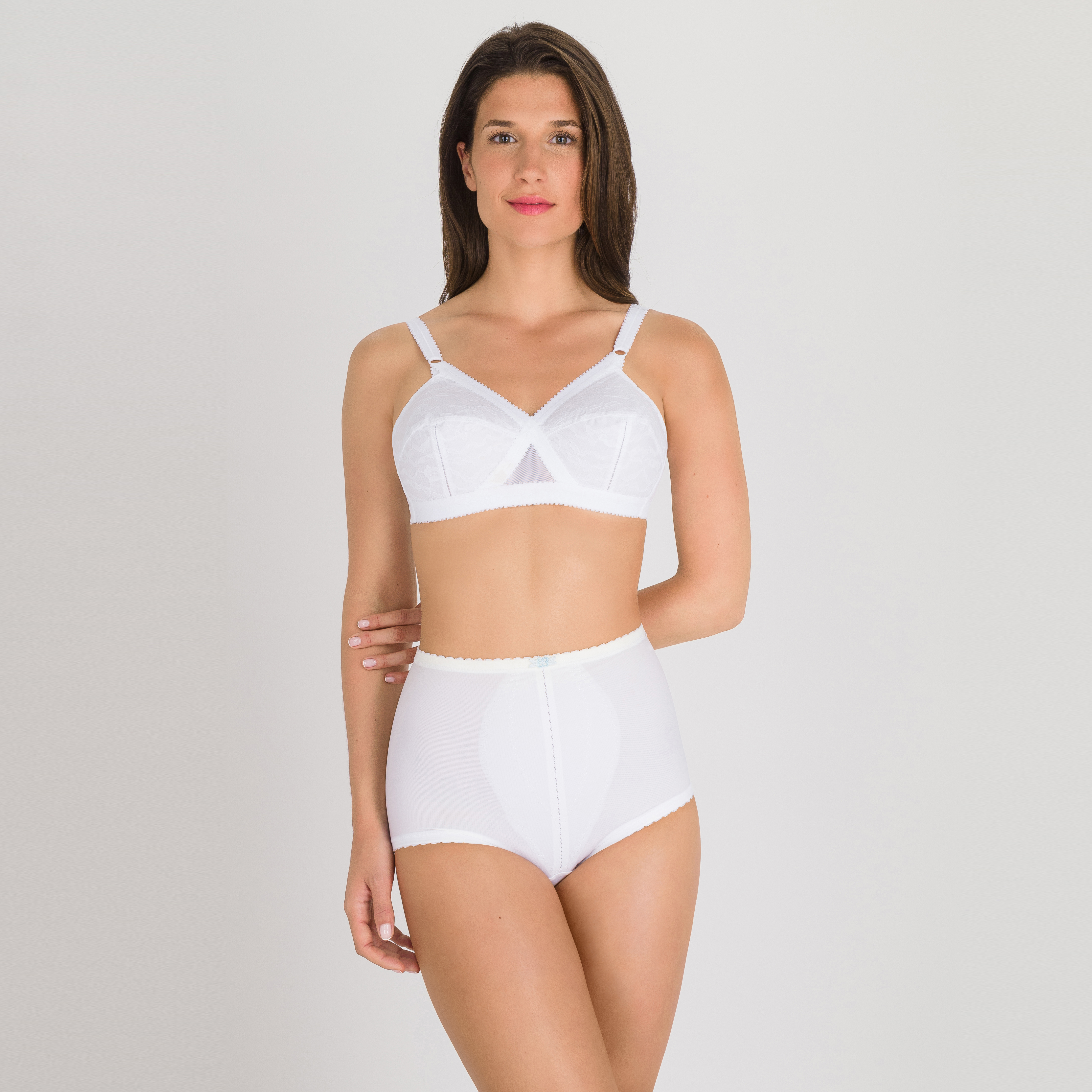 Shaping Brief in White – I Can’t Believe It’s A Girdle-PLAYTEX