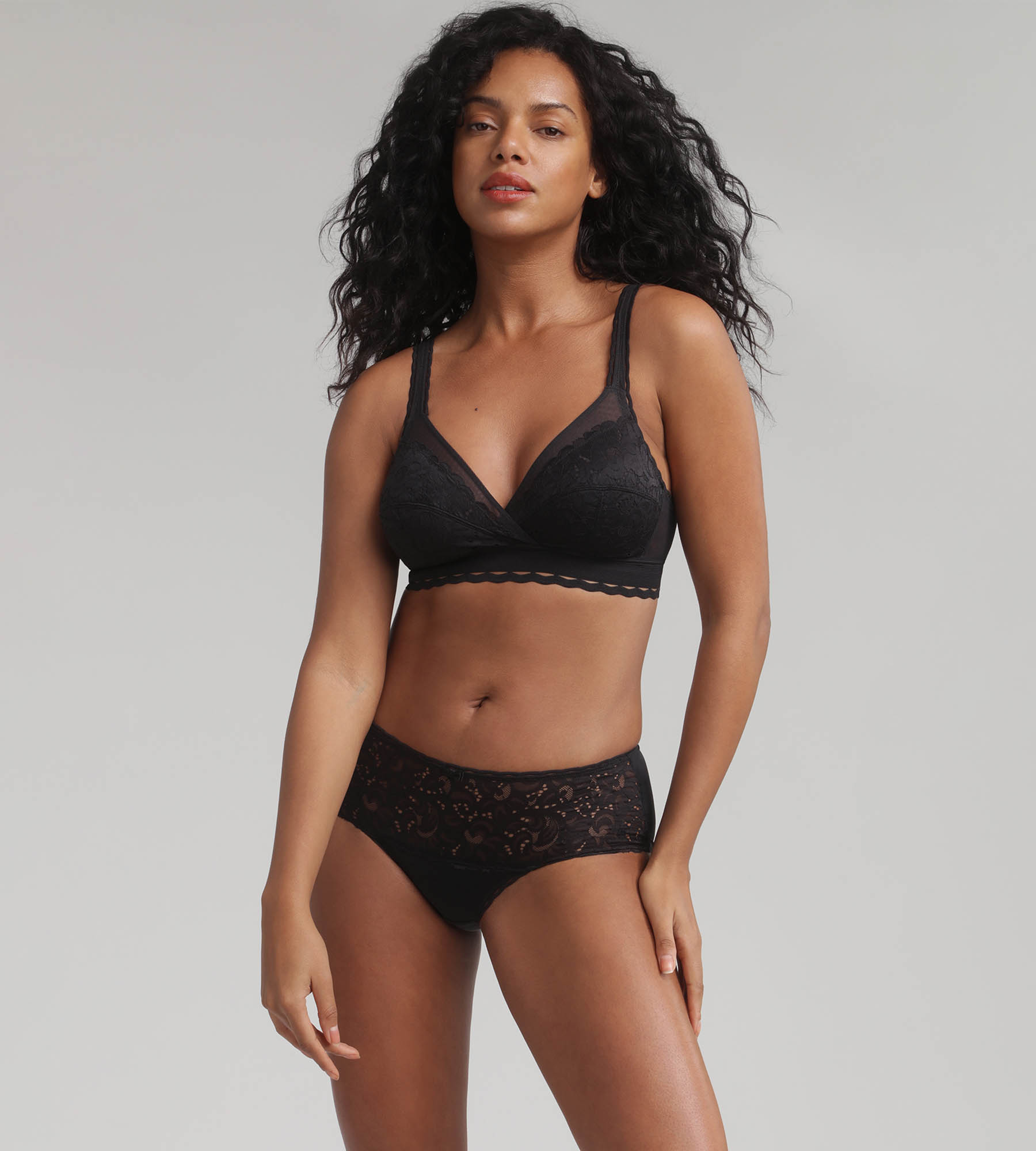Midi Knickers in black - Recycled Classic Lace Support, , PLAYTEX